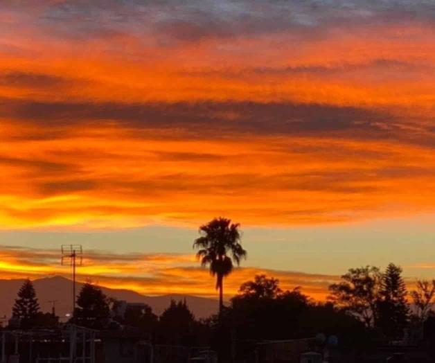 Cielo se pinta de rojo y sorprende a capitalinos