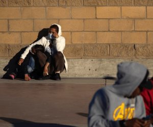 Comienza EU a recibir a solicitantes de asilo desde México Comienza EU a recibir a solicitantes de asilo desde México