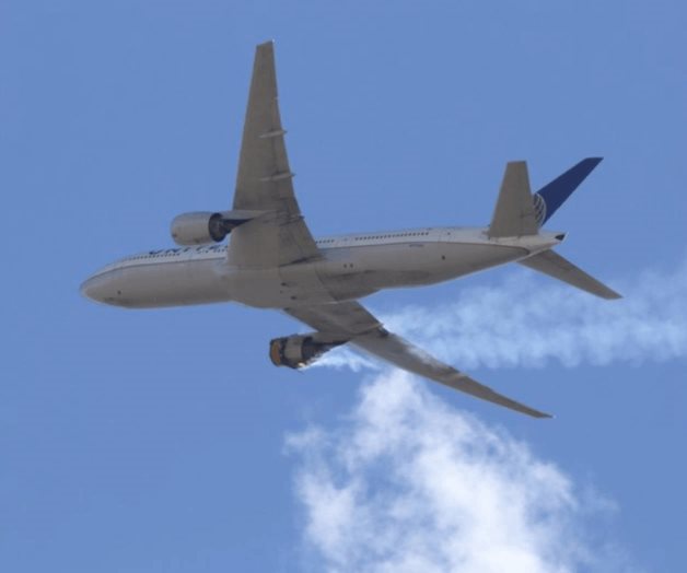 Ordenan a United revisar sus Boeing 777 tras falla en motor