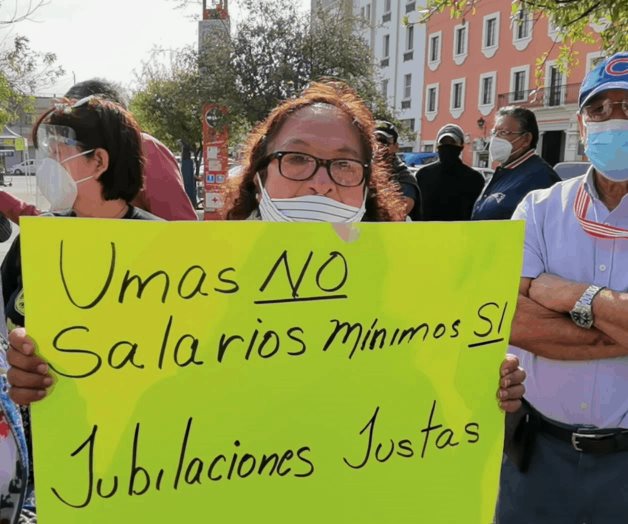 Protestan en ISSSTE maestros jubilados