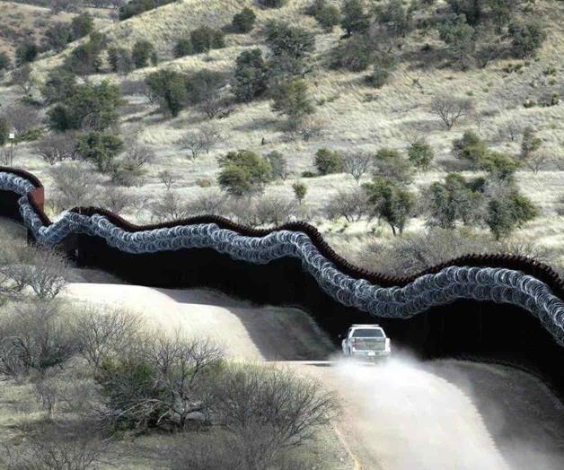 Visitan funcionarios de Biden frontera con México