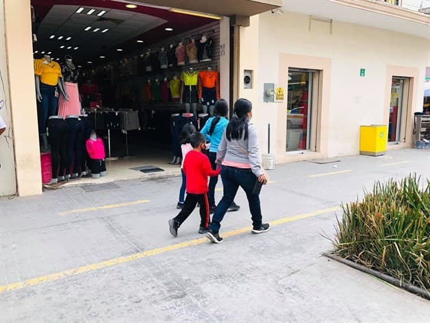 Desafían la pandemia; los menores en riesgo