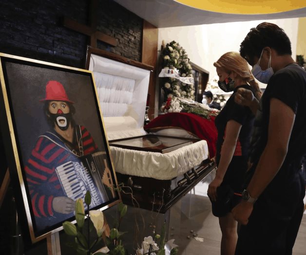 Familiares y amigos despiden a Cepillín