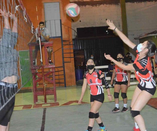 ¡Sacan las garras! ¡Sacan las garras!