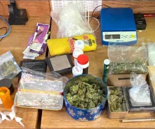 Caen 4 personas con variedad de drogas