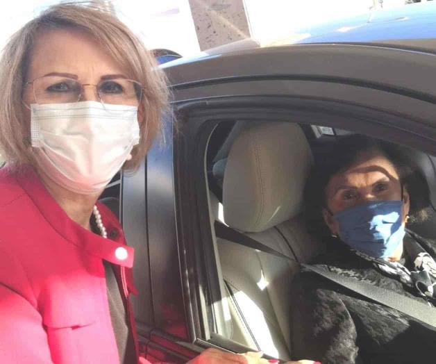 Siguen con su trabajo de ayudar Siguen con su trabajo de ayudar