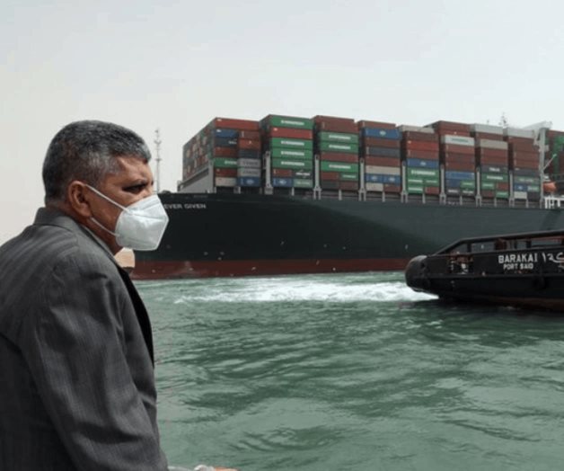 Buque atascado en Canal de Suez afecta a navegación mundial