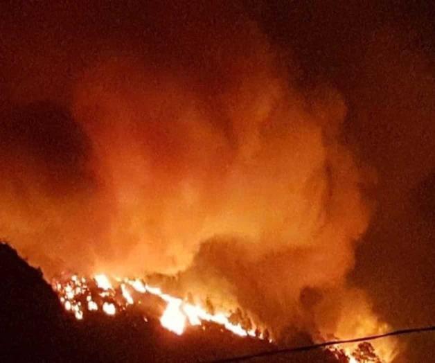 Aumenta voracidad de incendio la sierra de Santiago