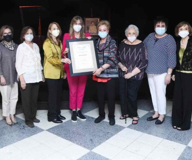 Recibe la Casa de la Cultura el reconocimiento a su Fundadora