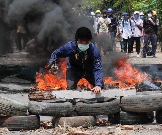 Más de 110 muertos en las protestas de Myanmar después de que los militares amenazaran con disparar a la cabeza