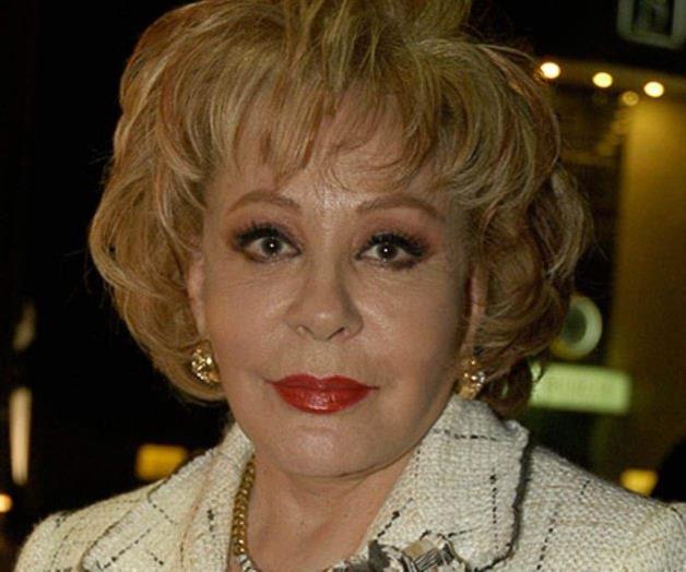 Consternada Silvia Pinal por deceso de Sara Monar