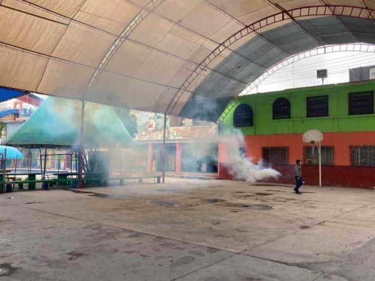 Previenen dengue y fumigan ‘recreo’ Previenen dengue y fumigan ‘recreo’