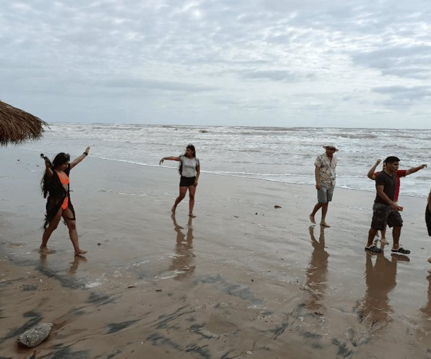 Arriban turistas a Playa Bagdad Arriban turistas a Playa Bagdad
