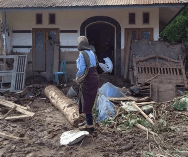 Suben a 126 los muertos por los aguaceros en Indonesia
