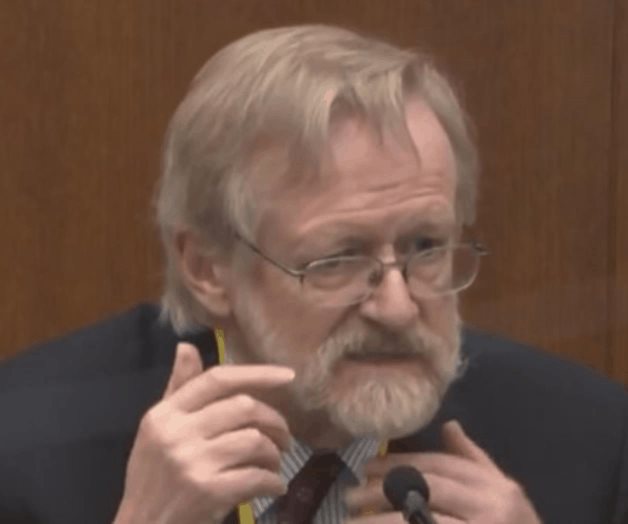 Floyd murió por falta de oxígeno, declara médico ante juez Floyd murió por falta de oxígeno, declara médico ante juez