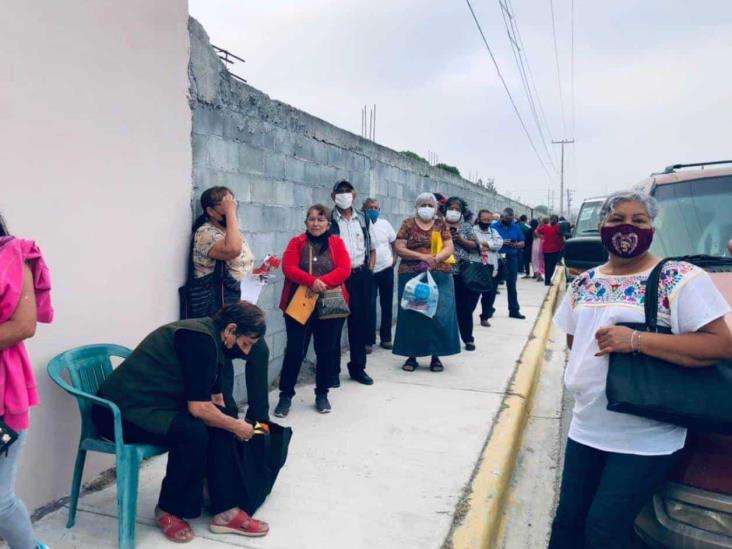 Largas filas, en busca de la vacuna anti- Covid Largas filas, en busca de la vacuna anti- Covid