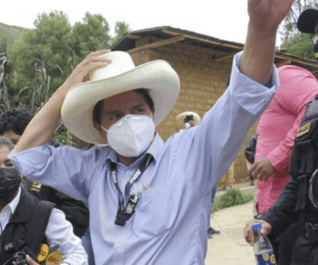 Maestro izquierdista apunta a balotaje presidencial en Perú