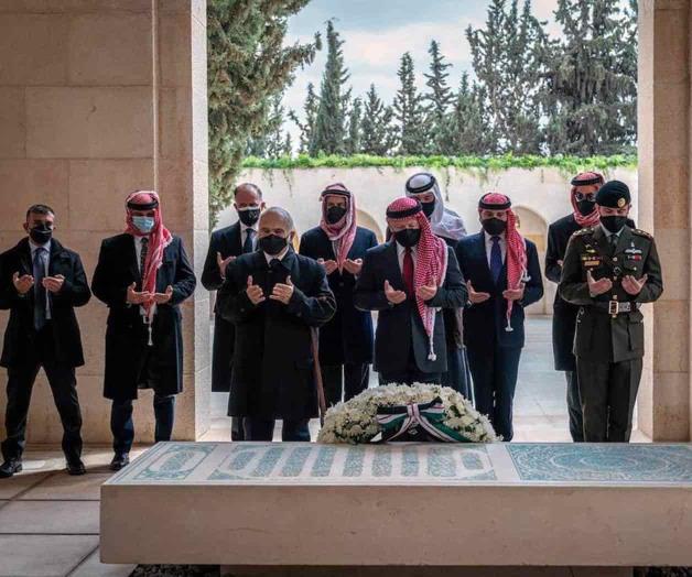 Aparecen en público príncipe y rey juntos