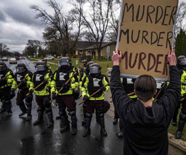 Renuncia policía que mató a hombre negro en Minnesota