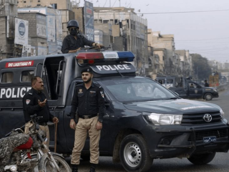 Partido islamista radical libera a 11 rehenes de la policía pakistaní Partido islamista radical libera a 11 rehenes de la policía pakistaní