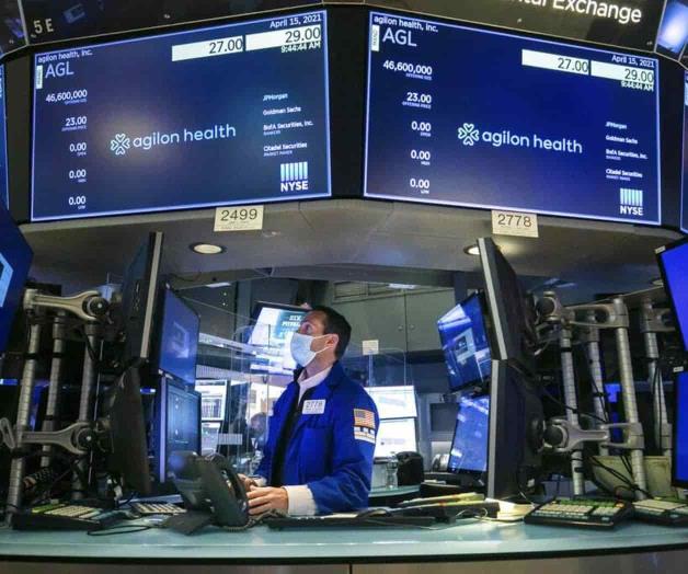 Abren en baja acciones en Wall Street