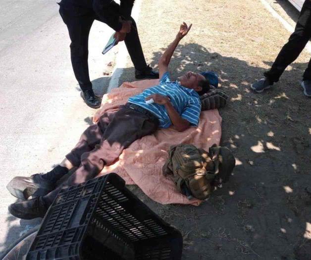 Embisten un anciano ciclista discapacitado