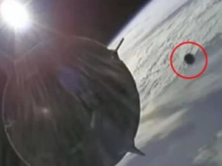 Casi impacta cohete SpaceX con un OVNI Casi impacta cohete SpaceX con un OVNI