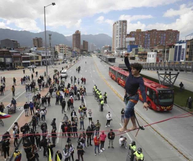 Colombianos protestan contra impopular reforma tributaria