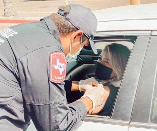Acuden estudiantes a la primera clínica de vacunas