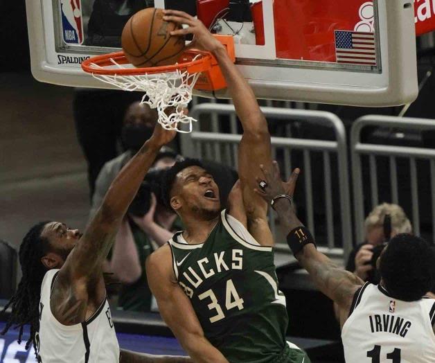 Ganan los Bucks con 49 puntos de Antetokounmpo