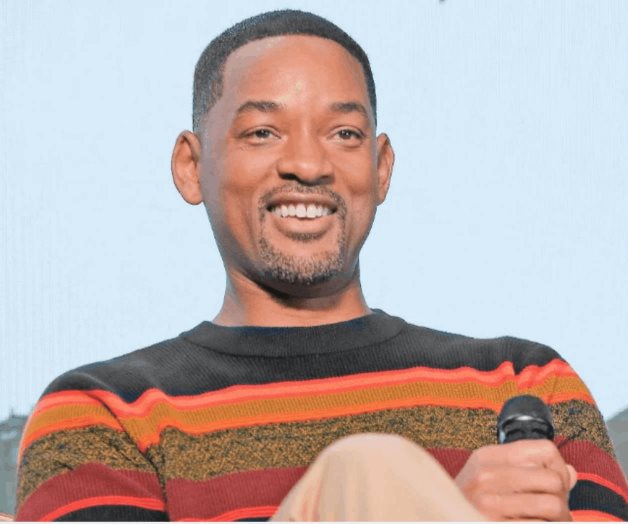 Will Smith se quita la ropa y muestra sus kilos de más