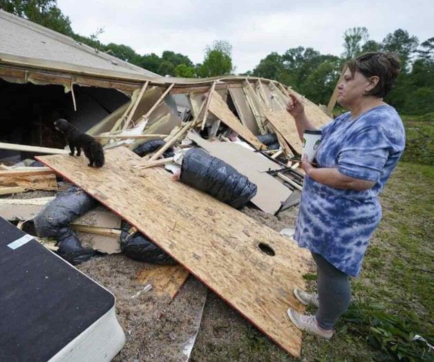 Tormentas causan al menos 3 muertos en sur de EEUU Tormentas causan al menos 3 muertos en sur de EEUU