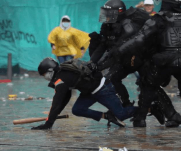 Continúan protestas en Colombia; señalan muertos