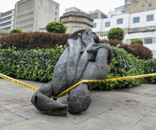 Indígenas derriban la estatua del fundador de Bogotá