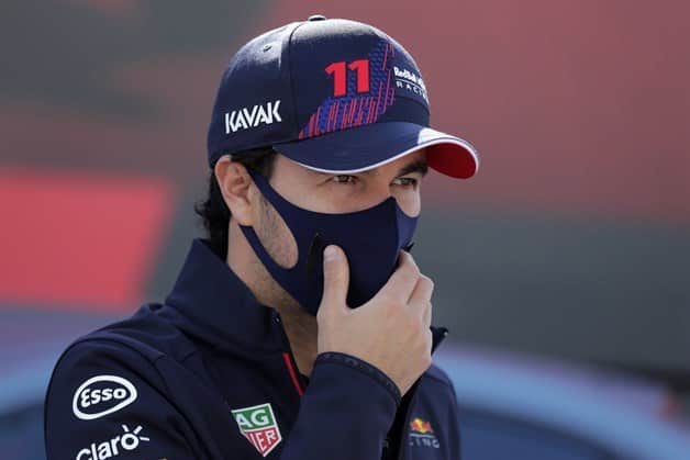 Tiene ‘Checo’ día complicado