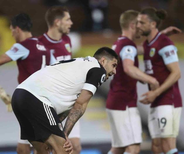 Fulham desciende; cae ante el Burnley