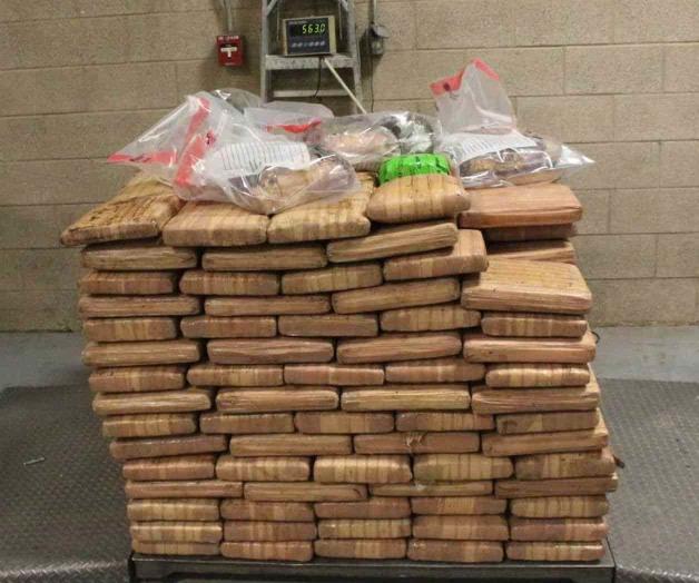 Hallan mariguana en doble fondo de tráiler