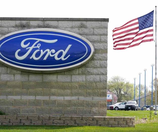 Ford inicia actualización de software de autos por internet Ford inicia actualización de software de autos por internet