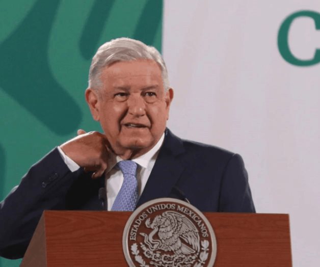 Sí estaba en rojo, pero nos dieron paso: AMLO sobre pasarse el rojo