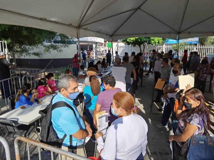 Inoculan contra Covid-19 a personas de 50-59 años de edad Inoculan contra Covid-19 a personas de 50-59 años de edad