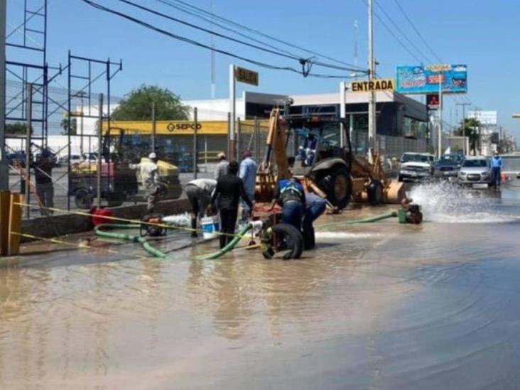 Corte de agua en colonias; repara la Comapa línea de abasto Corte de agua en colonias; repara la Comapa línea de abasto