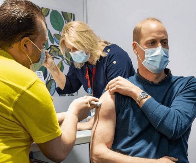 Le aplican primera dosis