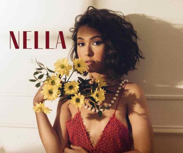 Estremece con su voz