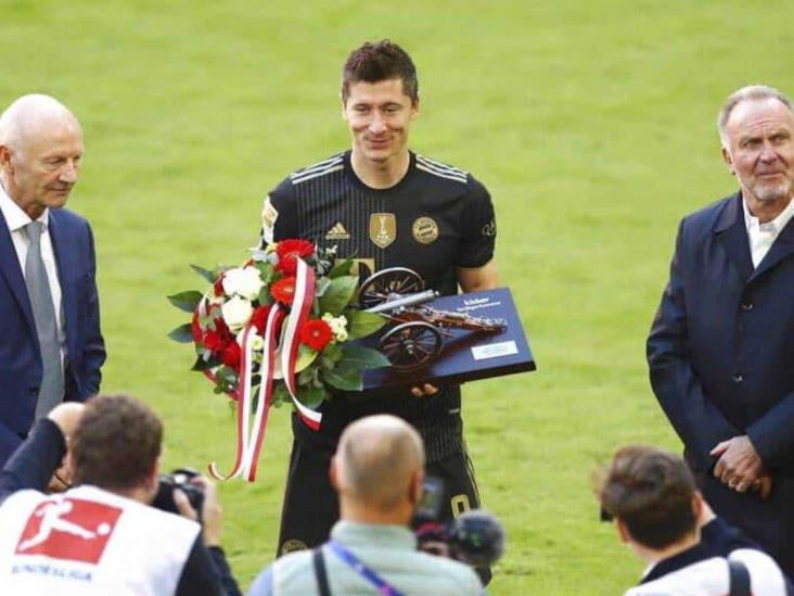 Lewandowski bate récord de goles en una temporada en Bundesliga Lewandowski bate récord de goles en una temporada en Bundesliga