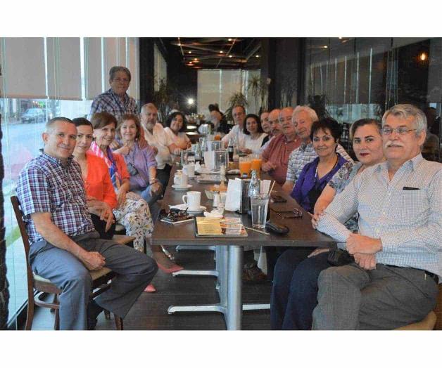 Celebran cena de compañerismo