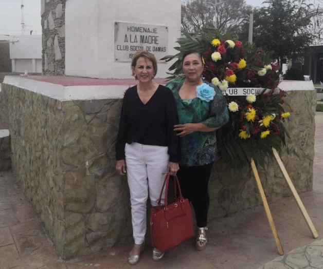 Visitan el Monumento a la Madre