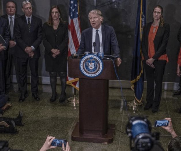 La investigación criminal de Trump se cierne sobre la carrera por el fiscal de Manhattan