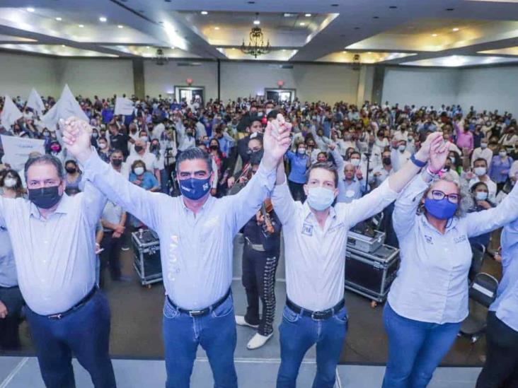 Jóvenes y maestros respaldan a Chuma Jóvenes y maestros respaldan a Chuma