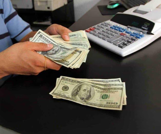 Negocian dólar a la baja, a $20.30