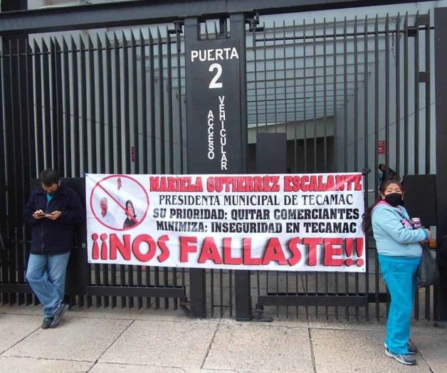 Obstruyen accesos y sesión del Senado